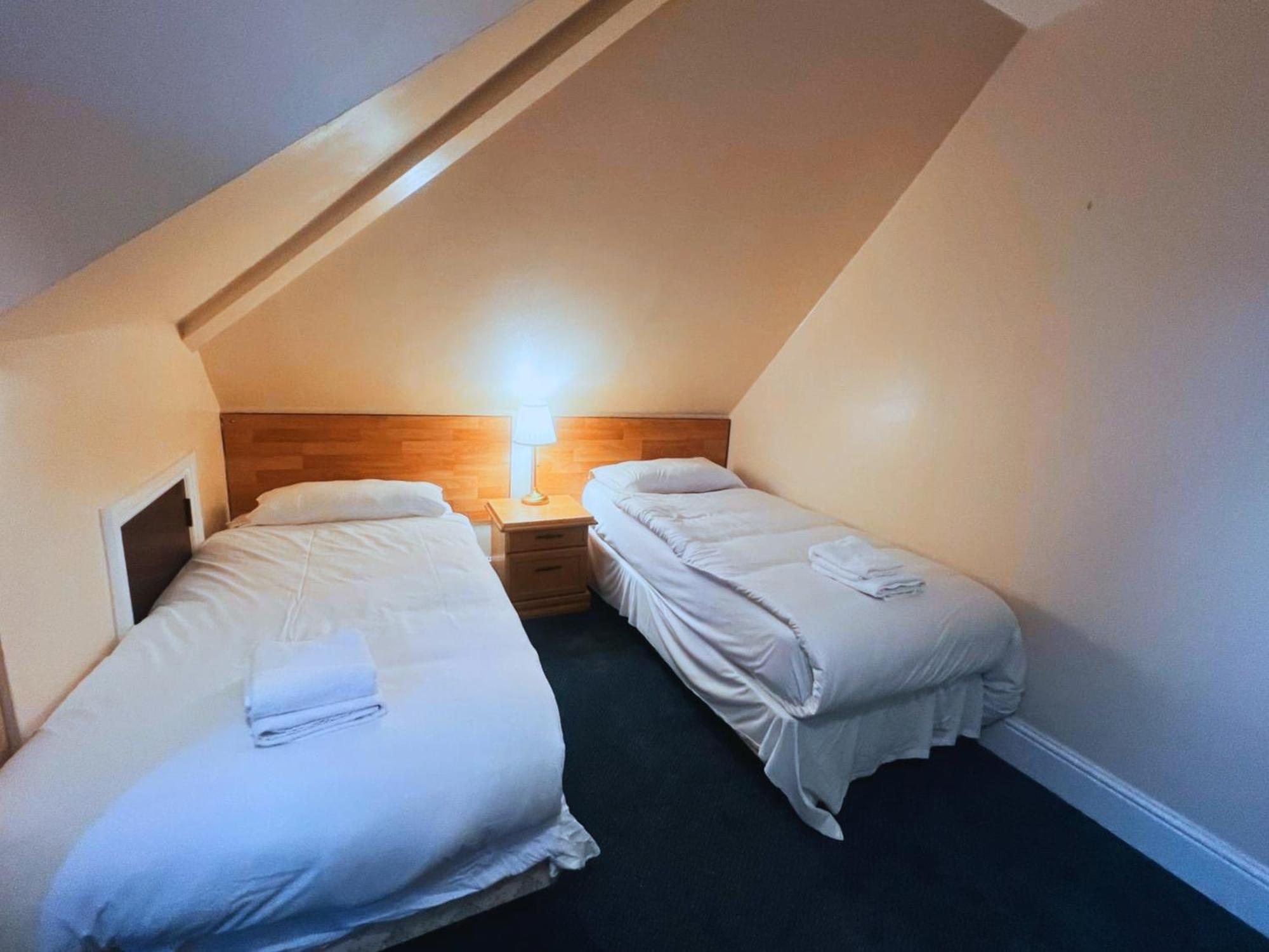 Helen'S Hotel Near Wembley Londra Esterno foto